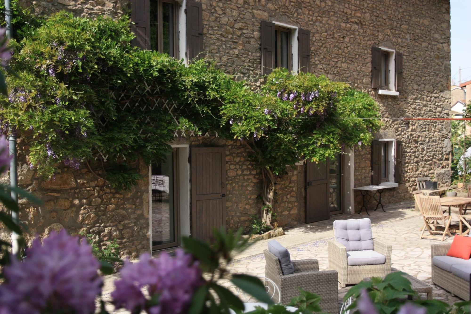 Bed and Breakfast Un Jardin Secret Yzeron Exteriér fotografie