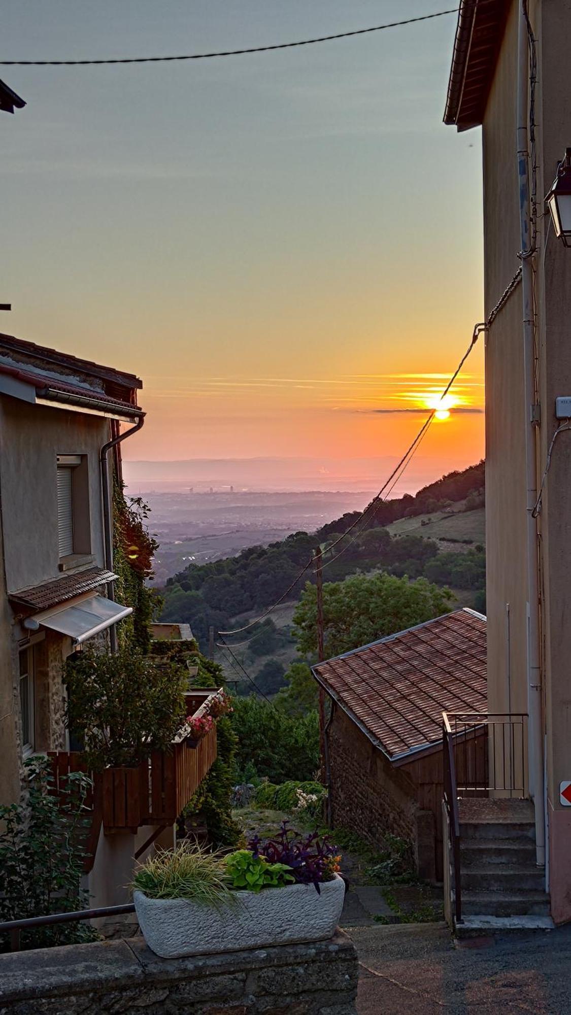Bed and Breakfast Un Jardin Secret Yzeron Exteriér fotografie
