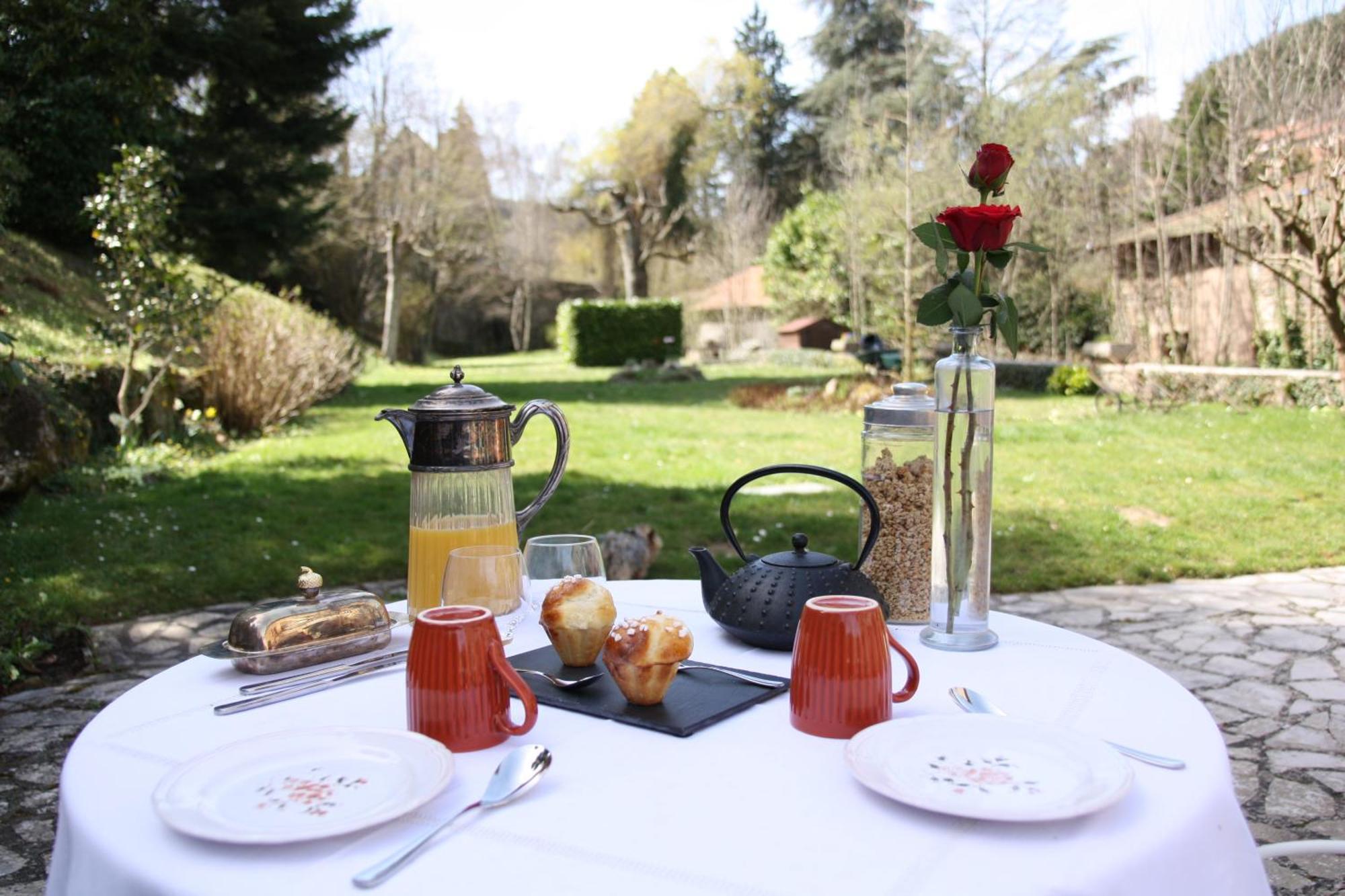 Bed and Breakfast Un Jardin Secret Yzeron Exteriér fotografie